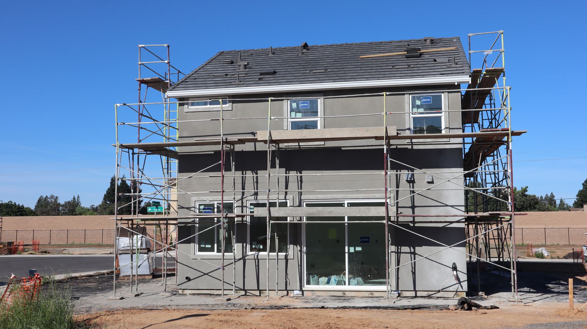 Top 10 Reasons Homeowners Upgrade Windows Before Winter Arrives